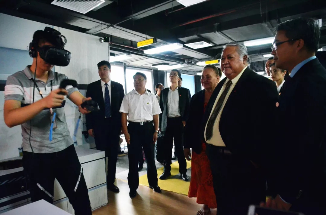 萨摩亚总理到访玖的 VR科技为“一带一路”添亮色 (5).jpg